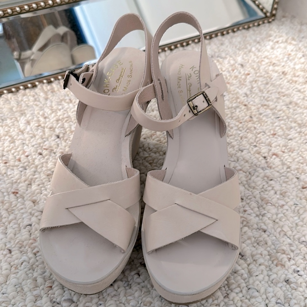 Super comfortable wedge sandals in stone / light taupe